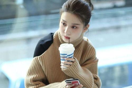 裴笑妍家庭背景,出身名门，才华横溢的影视新星