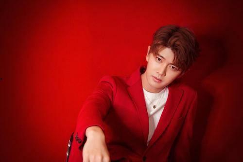 任嘉伦搞笑唱歌,歌声中笑点连连